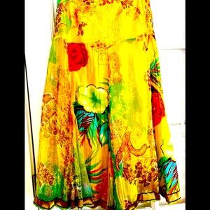 ☀️Bright Floral Tiered Skirt Gold Threads  XL